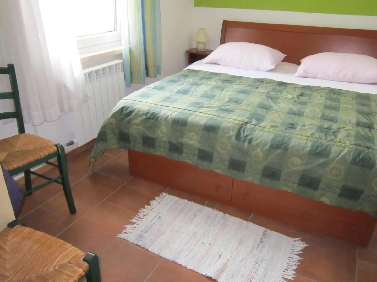 Druga spalnica z zakonsko posteljo