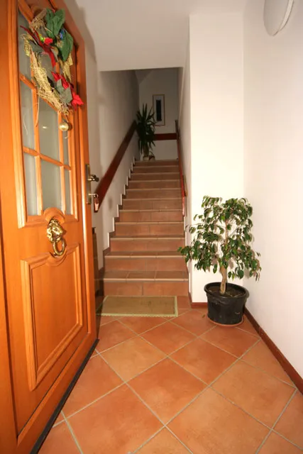 Vhod in stopnice v apartma Kanin