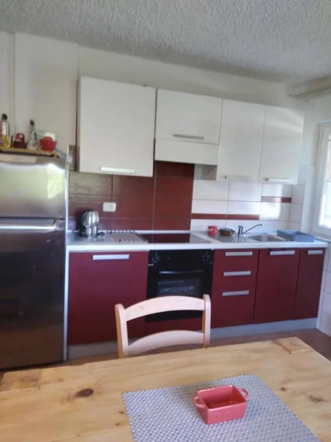Kuhinjski kot s štedilnikom in pečico